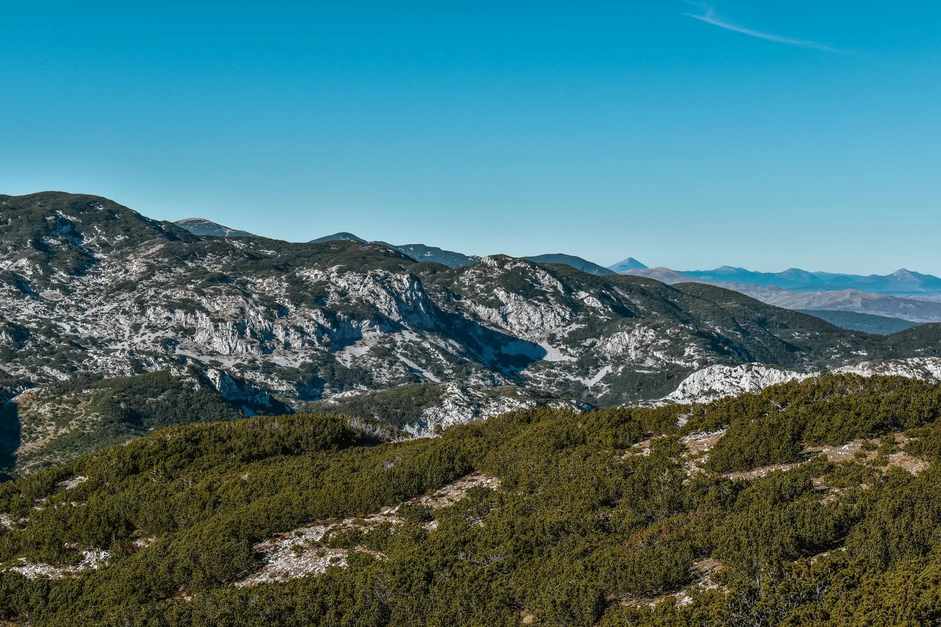 ️ Les principaux massifs et zones de randonnée